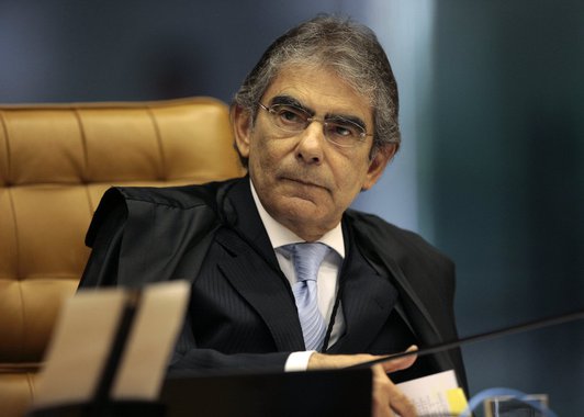 Ex-presidente do STF, Carlos Ayres Britto afirma, com base na Constituição, que "a influência do poder econômico e o abuso do exercício de cargo, ou função, ou emprego estatal como fatores constitucionalmente rotulados de perturbação do processo eleitoral"; "As eleições populares hão de transcorrer em ambiência de normalidade e legitimidade quanto à formação da vontade eleitoral dos cidadãos", escreve Britto, doutor em Direito Público pela PUC-SP