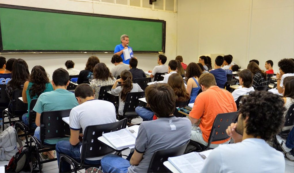 Balanço divulgado pelo Ministério da Educação informa que, até as 10h desta quinta-feira, 5,8 milhões de estudantes fizeram a inscrição no Exame Nacional do Ensino Médio; prazo de inscrições termina amanhã (5), às 23h59 (no horário de Brasília)