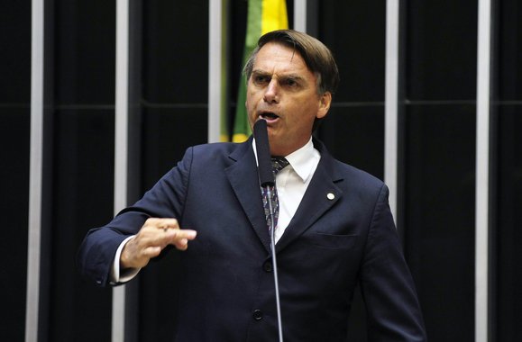 "Tenho sonhos, mas não tenho espaço (no partido)", disse o deputado Jair Bolsonaro, em discurso durante a convenção nacional da sigla; "Com muita dor no coração, quase com lágrimas nos olhos, para que não tenha um sonho interrompido, e o meu sonho é o Brasil, não é o partido, peço humildemente ao prezado senador Ciro Nogueira, sem perda do mandato, me conceda a minha desfiliação do Partido Progressista", disse, direcionado ao presidente da legenda