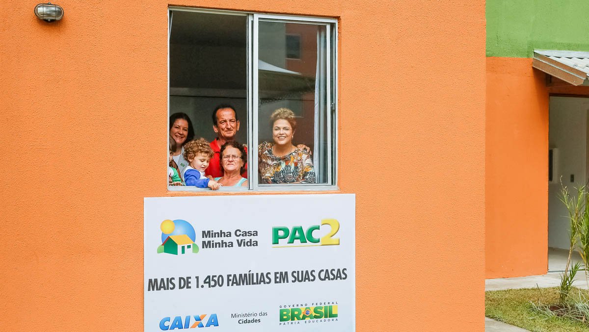 Rio de Janeiro - RJ, 12/05/2015. Presidenta Dilma Rousseff durante cerimônia de entrega de 1.484 unidades habitacionais dos Residenciais Recanto do Paçuaré I e II e Vivenda das Gaivotas, do Programa Minha Casa, Minha Vida. Foto: Roberto Stuckert Filho/PR.