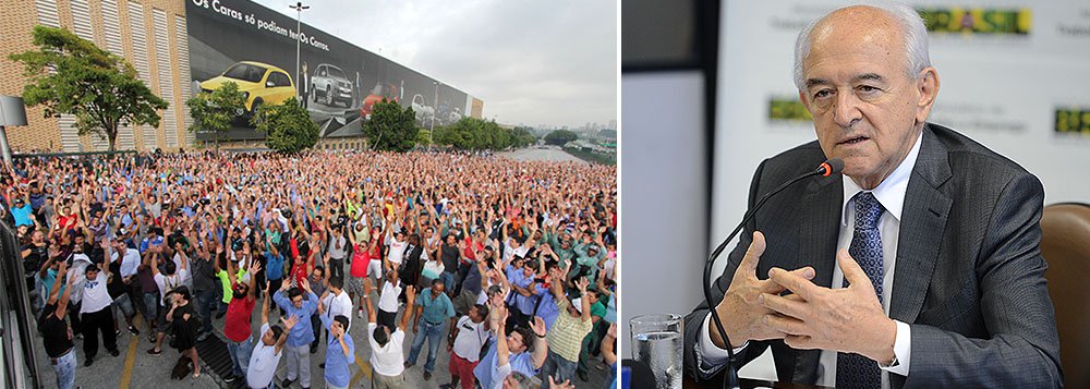 Ministro do Trabalho, Manoel Dias, se propõe a ajudar nas negociações dos trabalhadores da Volkswagen com a direção da empresa, após a demissão de 800 funcionários; diante das fracas vendas de veículos em 2014, a montadora tentou renegociar plano de reajuste, mas proposta foi rejeitada em assembleia