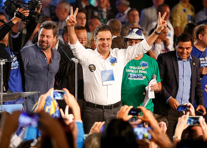 Aécio não faz outra coisa a não ser tramar a queda da presidenta Dilma Rousseff porque sabe que dificilmente conquistará o Planalto pelo voto