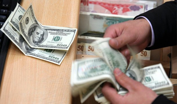 O dólar fechou em alta frente ao real nesta quinta (26), batendo nova cotação máxima em mais de 10 anos; a moeda norte-americana fechou cotada a R$ 2,8852 para venda, em alta de 0,59%; desde o início de janeiro, o dólar acumula alta de 8,51%