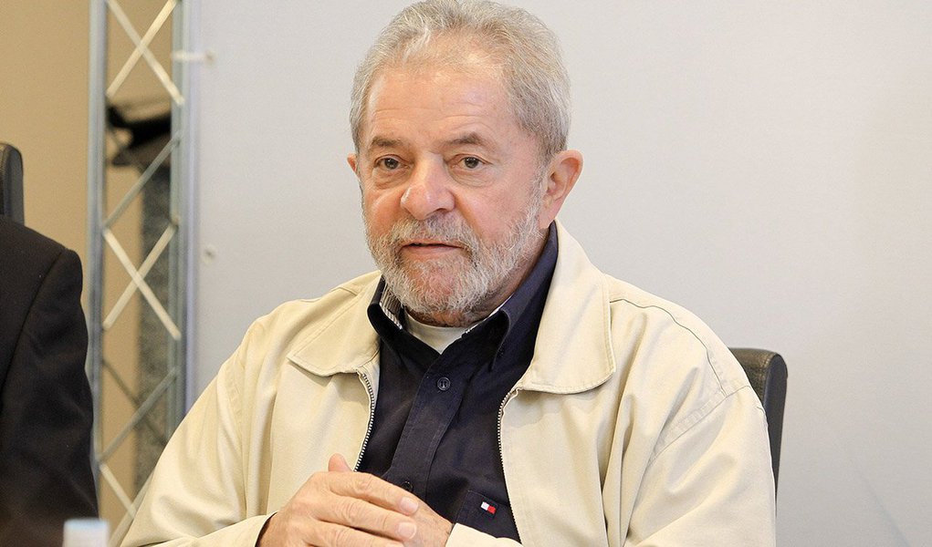 Ex-presidente se reúne com deputados, senadores e dirigentes do PT para cobrar reação contra "vazamentos seletivos" na Lava Jato e agenda conjunta sobre o cenário político e econômico, porque "ninguém vai superar essa crise sozinho"