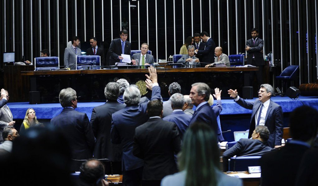 Comissão vai investigar irregularidades e prejuízos na administração de recursos financeiros em entidades fechadas de previdência complementar, sociedades de economia mista e empresas controladas direta ou indiretamente pela União, ocorridas a partir de 2003; pedido foi protocolado por Aloysio Nunes Ferreira (PSDB-SP), Ana Amélia (PP-RS) e pelo líder do PSDB, Cássio Cunha Lima (PB)