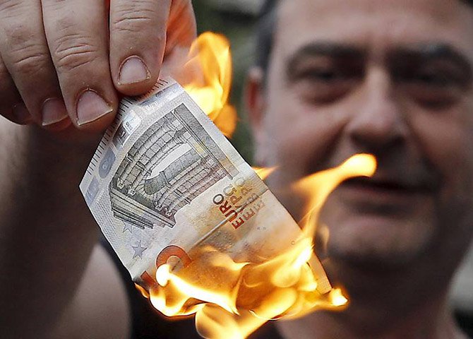 A vontade do povo grego deve fazer-se respeitar. Fortalecido por seu pronunciamento no referendo, com ainda maior razão conta com a simpatia e a solidariedade de todos os povos do mundo