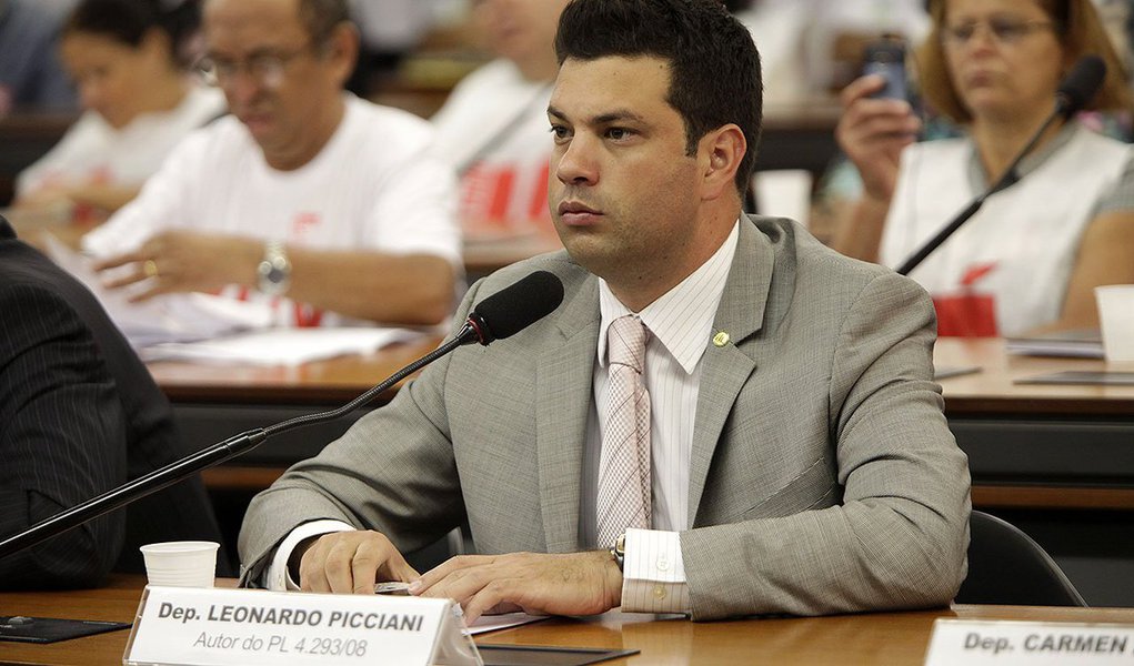 Leonardo Picciani (RJ), que apoiou o candidato de oposição Aécio Neves (PSDB-MG) na disputa à Presidência de 2014, afirma que o PMDB não deve ficar ao lado do PT nas próximas eleições: “Todo partido deve almejar ter condições de lançar um presidente da República” 
