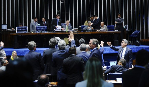 Comissão vai investigar irregularidades e prejuízos na administração de recursos financeiros em entidades fechadas de previdência complementar, sociedades de economia mista e empresas controladas direta ou indiretamente pela União, ocorridas a partir de 2003; pedido foi protocolado por Aloysio Nunes Ferreira (PSDB-SP), Ana Amélia (PP-RS) e pelo líder do PSDB, Cássio Cunha Lima (PB)