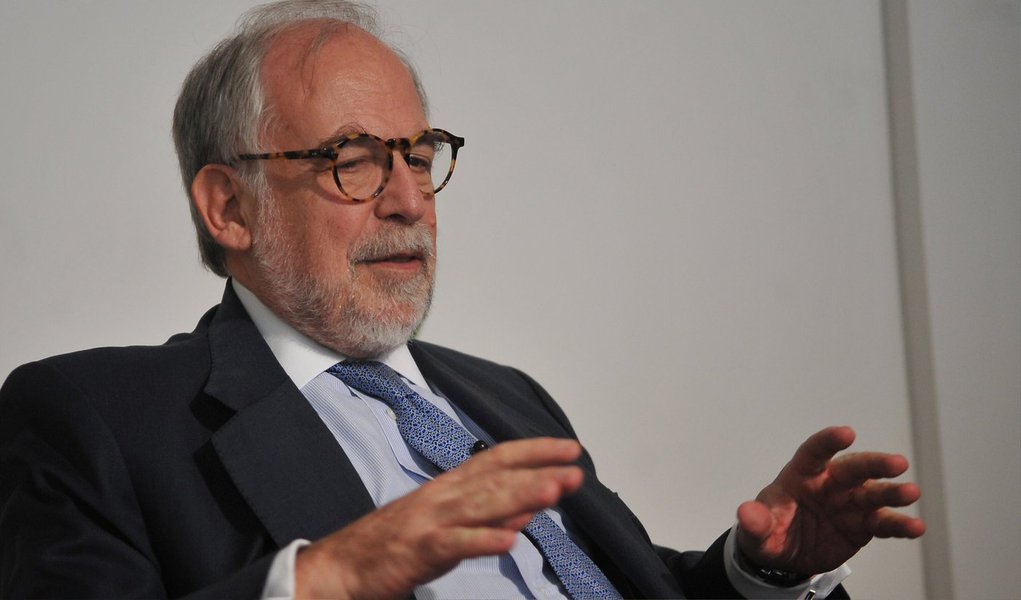 Assessor especial da Presidência para Assuntos Internacionais, Marco Aurélio Garcia diz que empresários brasileiros querem ajudar Argentina em crise com fundos abutres; leia entrevista ao site Opera Mundi