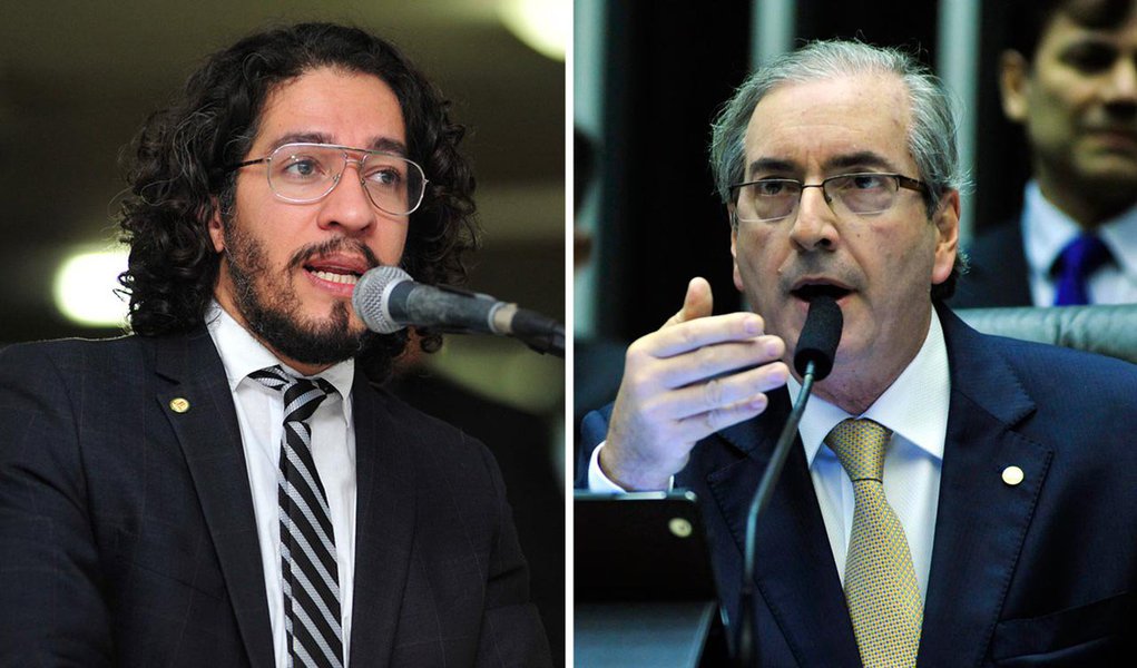 Segundo deputado Jean Wyllys (Psol-RJ), presidente da Câmara, Eduardo Cunha (PMDB-RJ), se ampara em apoio da mídia por sua indisposição com o Planalto para delegar comunicação da Casa à bancada evangélica; deputado confirmou com aliados que vai indicar o deputado Cleber Verde (PTN-MA) para gerir o sistema; tradicionalmente, esse tipo de missão é entregue a um jornalista, com aptidões técnicas
