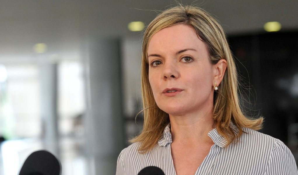 O Congresso Nacional, que já alterou o seguro desemprego, abono salarial e pensão por morte, tem obrigação de também cobrar a contribuição do 'andar de cima'. É o início de melhorarmos a distribuição de renda pela tributação