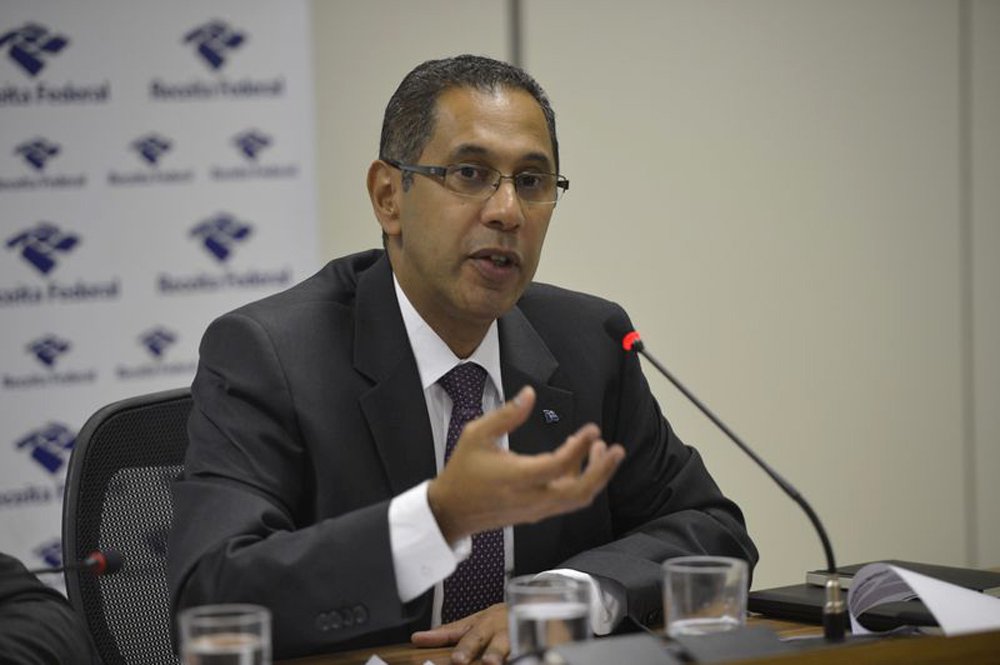 O chefe do Centro de Estudos TributÃ¡rios e Aduaneiros da Receita Federal, Claudemir Rodrigues Malaquias, divulga estudos do Ã³rgÃ£o para subsidiar a discussÃ£o da reforma do ICMS (JosÃ© Cruz/AgÃªncia Brasil)