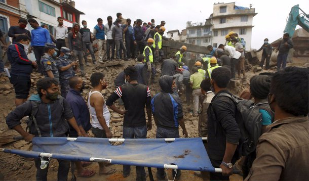 Organização Mundial da Saúde calcula que 5 milhões de pessoas foram afetadas pela tragédia; nas primeiras horas após o terremoto de sábado, a OMS distribuiu medicamentos suficientes para tratar 40 mil feridos, mas precisa de US$ 5 milhões para suas operações humanitárias e está aceitando contribuições financeiras de países doadores e parceiros