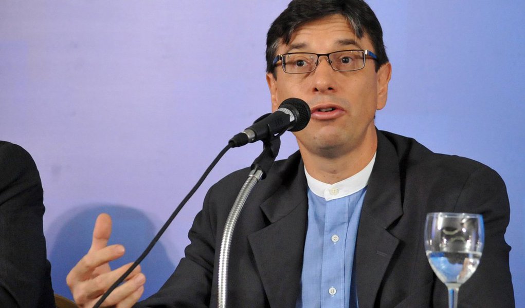 Economista Marcio Pochmann afirma que frente ao esgotamento das políticas anticíclicas país precisa pensar em reformas estruturais, mas que essas esbarram nos ricos e no Congresso dominado pelo capital; “Os que mandam no país não aceitam pagar mais impostos”, afirmou