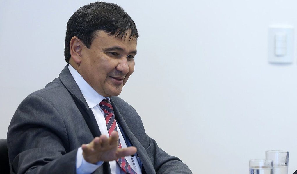 "Vamos tratar do ajuste fiscal e dessa parte relacionada às medidas que possam contribuir para o pacto federativo e para o crescimento econômico", informou o governador do Piauí, Wellington Dias (PT)