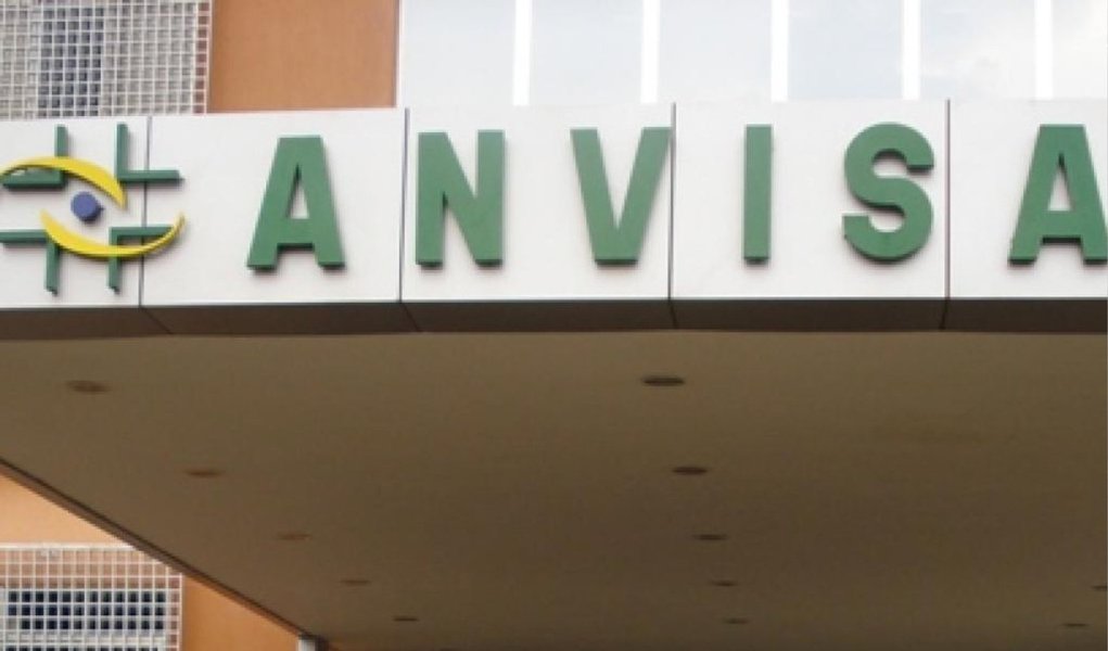 Depois que três hospitais e uma UPA do Distrito Federal detectaram a presença de bactérias multirresistentes em pacientes, a Secretaria de Saúde informou que vai se reunir com a Agência Nacional de Vigilância Sanitária para discutir o controle de infecções hospitalares; as bactérias multirresistentes, popularmente conhecidas como superbactérias, são organismos resistentes à maioria absoluta dos grupos de antibióticos disponíveis no mercado