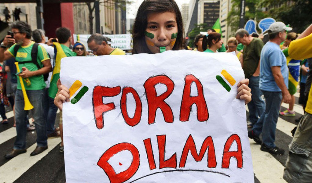 Difícil, a meu ver, não compreender que da mesma forma que a insatisfação de 800 mil não legitima impeachment, a eventual insatisfação de, digamos, 20, 40 ou 100 milhões também não legitima