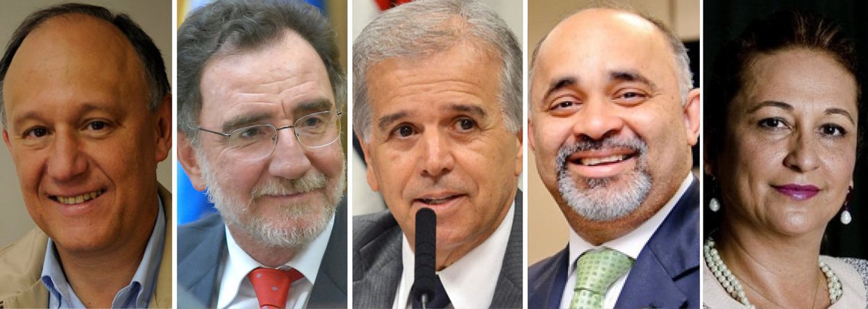 Uma edição extra do Diário Oficial da União foi publicada hoje (31) com a exoneração de cinco ministros do governo; são os deputados federais eleitos Pepe Vargas (PT-RS), ministro da Secretaria de Relações Institucionais; Patrus Ananias (PT-MG), ministro do Desenvolvimento Agrário, Edinho Araújo (PMDB-SP), ministro da Secretaria de Portos; e George Hilton (PRB-MG), ministro do Esporte; Kátia Abreu (PMDB-TO), ministra da Agricultura, eleita para o Senado, também foi exonerada hoje