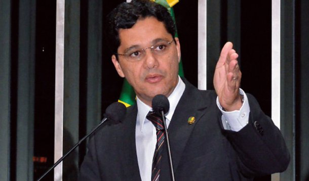 CPI do HSBC aprovou o requerimento do relator, Ricardo Ferraço (PMDB-ES), que solicita informações às 126 pessoas listadas pelo Coaf (Conselho de Controle de Atividades Financeiras) como detentoras de contas no HSBC de Genebra, e que são alvos de investigações relacionadas a supostas fraudes fiscais; "Para saber se declararam ao Banco Central e à Receita. Essas informações são fundamentais para que possamos separar o joio do trigo, para sabermos se cumpriram a lei", disse Ferraço.