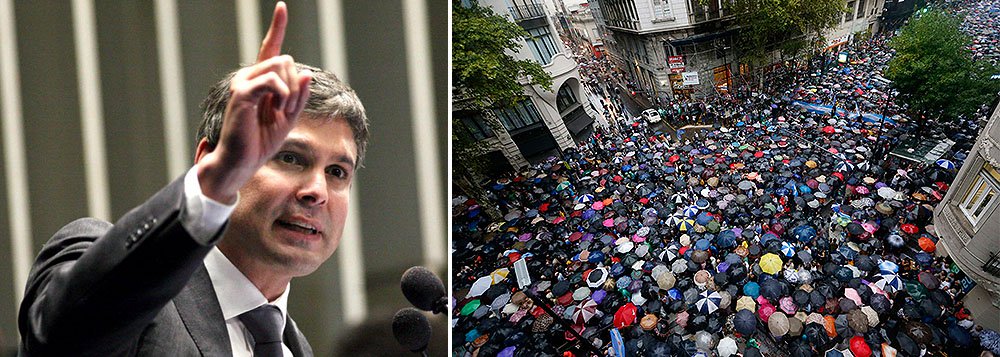 ‘A marcha do silêncio convocada por promotores argentinos e apoiada pelo grupo Clarin é o mesmo clima que querem criar em toda América Latina. Querem varrer os governos populares. Com certeza, essa marcha vai animar o discurso golpista já encampado pelo PSDB, que teima em não reconhecer a derrota nas urnas’, postou o senador Lindberg Farias (PT-RJ), no Facebook, de Buenos Aires 