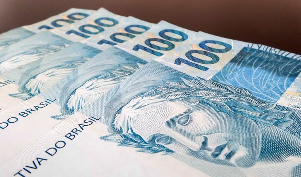 Demanda do consumidor brasileiro por crédito subiu 10,1% em junho ante igual mês do ano passado, devido a uma base de comparação mais fraca ocasionada pela realização da Copa do Mundo em 2014; na comparação mensal com maio, a demanda por crédito caiu 2,3% em junho; no acumulado de janeiro a junho a busca por crédito entre consumidores subiu 4,8% ante o mesmo semestre do ano passado