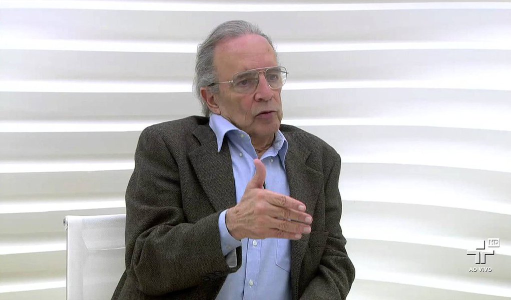 Tijolaço resgata entrevista de Janio de Freitas ao Roda Viva, feita em 2012, em que afirma que a compra de votos na era FHC foi o pior crime da República; “Janio também denuncia que a imprensa brasileira, sob a era FHC, aderiu de maneira muito pouco crítica ao projeto tucano”