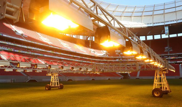 Faltam 410 dias para os Jogos Olímpicos do Rio de Janeiro e, assim como a capital fluminense, Brasília se prepara para receber a tocha e os atletas dos torneios de futebol feminino e masculino; representantes do Comitê Olímpico do Brasil (COB) e do Comitê Organizador Rio 2016 estiveram na cidade no início deste mês e voltaram satisfeitos com o que viram, garante a secretária do Esporte e Lazer, Leila Barros; a comitiva entregou ao governo de Brasília a carta de intenções com os requisitos do que a cidade deve oferecer para receber os jogos; entre os principais pedidos: garantia de segurança e fluidez no trânsito