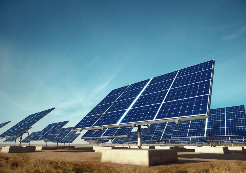 Autorizações do governo publicadas nesta semana no Diário Oficial da União levam a 37 o número de novas usinas fotovoltaicas para entrar em operação comercial até 2017 no Brasil, totalizando uma produção que era de apenas 15,18 MW de energia solar em operação para 1.018,21 MW; além disso, dois leilões estão marcados para 2015, fazendo o setor crescer ainda mais rápido