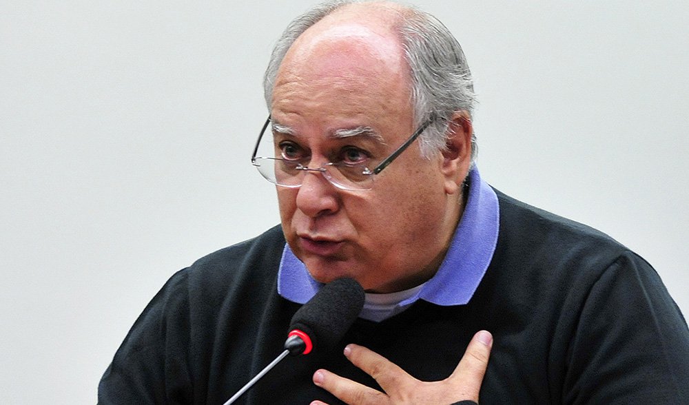 O envolvimento de políticos no esquema de corrupção investigado pela Operação Lava Jato é apontado como um dos focos centrais para que o ex-diretor de Serviços da Petrobras negocie um acordo de delação premiada com a Justiça; Renato Duque está preso desde março em Curitiba