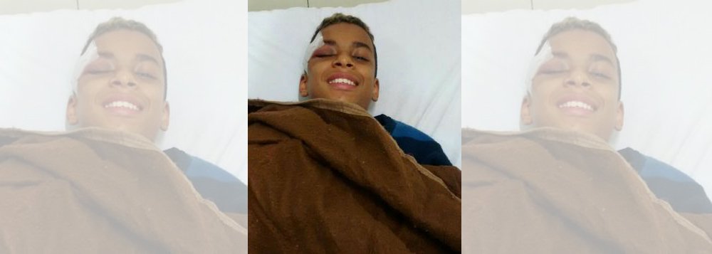 Familiares de Wesley Barbosa de Oliveira, de 12 anos, baleado na comunidade da Rocinha, na Zona Sul do Rio de Janeiro, durante uma operação do Comando de Operações Especiais (COE), dizem não ver "nenhuma novidade" no que aconteceu com o menino; "Eles [Policiais Militares] sempre entram na comunidade com estas operações nos horários em que as crianças e trabalhadores estão saindo ou chegando. Isso sempre aconteceu", afirma Fernandes Júnior, primo do pai de Wesley, que ajudou no socorro do adolescente