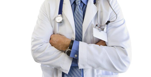 A medida levou ao cancelamento de serviços ambulatoriais e procedimentos de baixa emergência, de acordo com o Sindicato dos Trabalhadores da Saúde, Trabalho e Previdência Social do Estado do Rio de Janeiro (Sindsprev-RJ); dentre as reivindicações estão o reajuste salarial de 27%, equiparação da tabela salarial do INSS, defesa do duplo vínculo, garantia da jornada de 30 horas para todos os servidores do Ministério da Saúde, concurso, e fim das privatizações; uma das instituições em greve é Hospital Federal dos Servidores do Estado