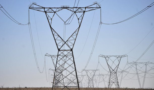 O valor que deverá ser repassado para a conta dos consumidores de energia, neste ano, para custear a Conta de Desenvolvimento Energético (CDE) foi estabelecido em R$ 22 bilhões; o orçamento da CDE para 2015 foi aprovado hoje (27) em reunião extraordinária da diretoria da Agência Nacional de Energia Elétrica (Aneel).