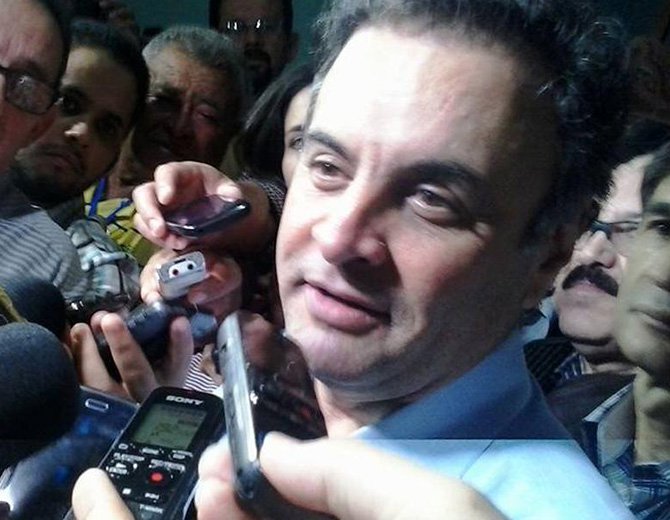 É triste ver o PSDB, um dos poucos bons partidos do País, construído por grandes nomes como Fernando Henrique Cardoso, ter os seus fundamentos desfigurados por uma conduta aventureira e egoísta