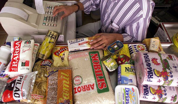 Com alta de 1,35% no primeiro mês do ano, o Rio de Janeiro foi a região metropolitana que registrou a maior inflação medida pelo IPCA-15 de janeiro; a alta da região chegou a ser 0,46 ponto percentual superior à variação média do IPCA-15 para a totalidade das regiões do país que foi 0,89%; para a alta no Rio, foi decisiva a pressão exercida pelos alimentos, que chegaram a subir 1,96%, seguida das tarifas de ônibus urbanos (4,67%), item que refletiu parte do reajuste de 13,34% que entrou em vigor a partir de 2 de janeiro