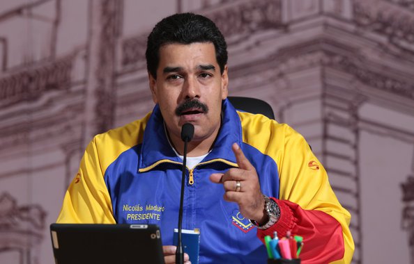 “Formei uma comissão especial para investigar a lavagem de dinheiro e a fuga de dólares norte-americanos", disse nessa terça-feira (14) o presidente da Venezuela em seu programa de rádio e televisão Em contato com Maduro; segundo ele, há fortunas obtidas ilegalmente, construídas com os dólares que pertencem ao povo venezuelano, e que uma máfia tem sido criada em torno de bancos privados e banqueiros
