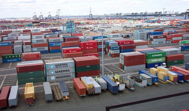 Diferença entre exportações e importações teve déficit de US$ 1,177 bilhão em outubro, segundo o Ministério do Desenvolvimento, Indústria e Comércio Exterior; resultado é o pior para o mês desde outubro de 1998, quando as importações superaram as exportações em US$ 1,443 bilhão