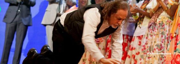 Em um relato emocionado, publicado no Facebook, o cantor premiado em duas categorias, de melhor cantor regional e melhor álbum de MPB, fez um tributo à infância e à sua primeira apresentação no palco, quando tinha apenas cinco anos, no agreste pernambucano; "Eu, dessa vez, era vencedor com o meu regionalismo que na infância me tirara o prêmio", comemorou, sobre o evento no Rio