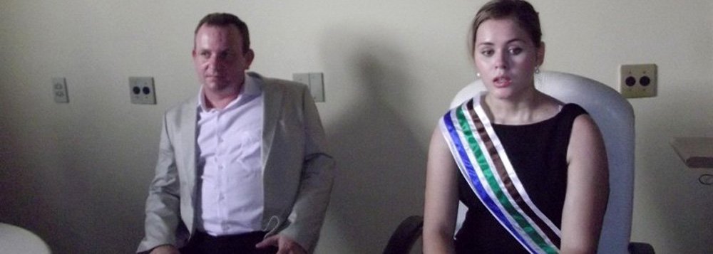 O Ministério Púiblioc ingressou com duas ações civis públicas por atos de improbidade administrativa pedindo o afastamento da prefeita de Bom Jardim, Lidiane Leite da Silva; promotoria também acionou empresas prestadoras de serviços, empresários e ex-secretários municipais, suspeitos de participarem de esquemas fraudulentos em licitações, além de desvios de recuros públicos; na sduas ações aparece o nome de do ex-secretário ex-secretário e marido da prefeita, Humberto Dantas dos Santos