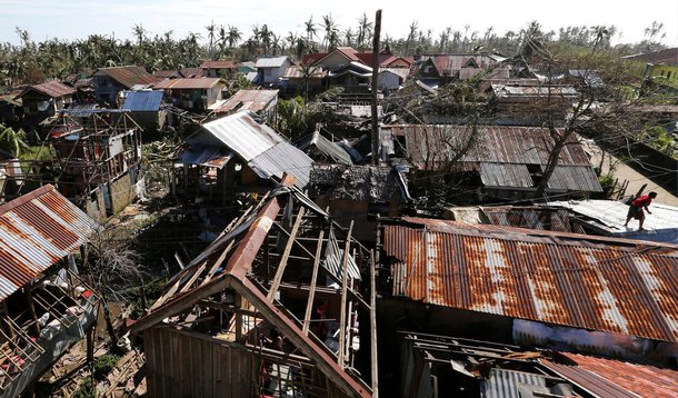 Muitas das vítimas morreram afogadas devido ao aumento do nível das águas em Borongan, principal cidade de Samar Oriental, primeiro local atingido pelo tufão Hagupit, informou a Cruz Vermelha Nacional nesta segunda-feira