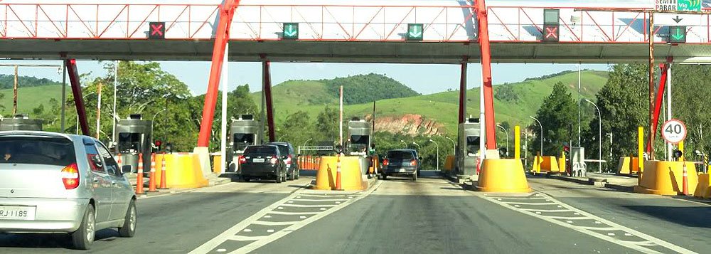 A Agência Nacional de Transportes Terrestres (ANTT) suspendeu a Resolução nº 4.613, que reajusta a tarifa do pedágio da BR-393, no trecho da divisa de Minas Gerais com o Rio de Janeiro, no entroncamento da BR-116 (Via Dutra); segundo a ANTT, o reajuste está suspenso para fins de recálculo técnico