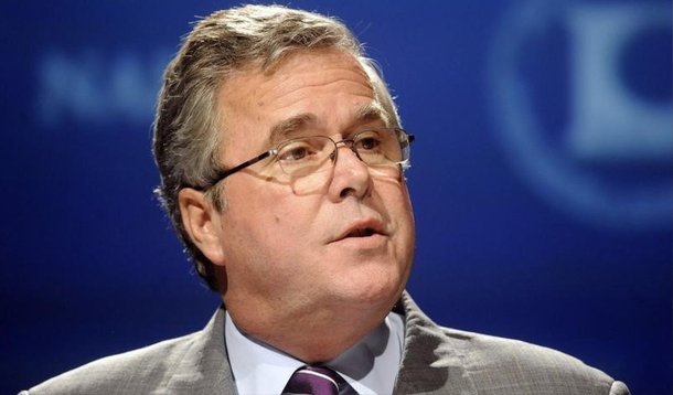 Ex-governador da Flórida, de 62 anos, filho e irmão de ex-presidentes norte-americanos, deverá fazer o anúncio formal ainda nesta segunda, em Miami; ele se junta a 10 republicanos que já anunciaram sua intenção de concorrer