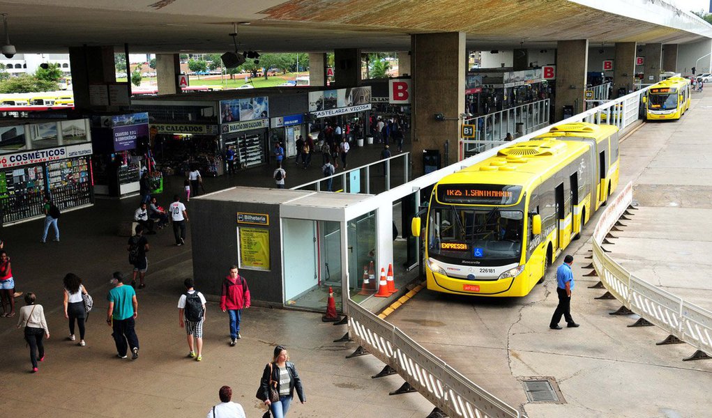 As duas novas linhas do BRT Sul, em Santa Maria e no Gama, começarão a circular em 28 de março, mesma data em que passará a ser cobrada tarifa de R$ 3 para usar o serviço; com a ampliação do itinerário, cerca de 40% dos passageiros não precisarão mais sair de Santa Maria e do Gama para pegar o transporte; isso porque as novas linhas partirão de rodoviárias nessas regiões administrativas e não dos terminais do BRT, que ficam fora delas