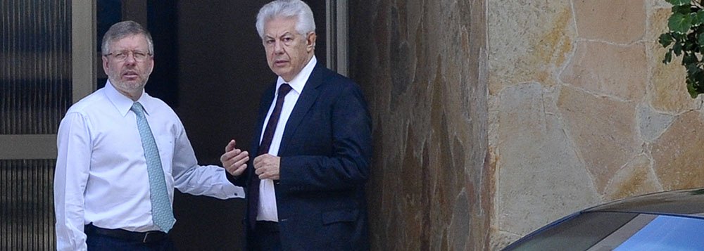 Disposto a barrar a eleição de Eduardo Cunha (PMDB) à presidência da Casa, partido deve anunciar esta semana seu candidato entre dois nomes da bancada petista: os ex-presidentes da Câmara Arlindo Chinaglia (SP) e Marco Maia (RS); “Não se trata de medir apoios dentro do PT, mas saber quem consegue mais apoios fora”, afirma o deputado Carlos Zarattini 