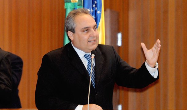 O futuro chefe da Casa Civil e presidente da Comissão de Transição do governo Flávio Dino, Marcelo Tavares, afirmou que espera que o futuro governo e o governo interino possam ter uma boa relação nestes 20 dias; para Tavares, caso Arnaldo ache que pode fazer algo diferente, pode atrapalhar o próximo governo; "O Arnaldo pode entregar obras que já estejam adiantadas. Mas não dá pra fazer nada de diferente em 20 dias de governo. A maior obra de Arnaldo é garantir uma transição tranquila, com as informações repassadas à equipe do próximo governo", afirmou