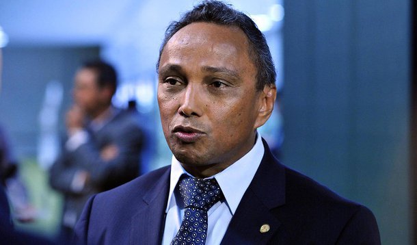 Para o líder do PT na Câmara, Sibá Machado (AC), o reconhecimento do presidente dos Estados Unidos, Barack Obama, ao papel do Brasil como potência global deve servir de lição para os partidos da oposição: "A oposição brasileira precisa ouvir o que Obama falou e perder seu complexo de inferioridade. O PSDB e seus partidos aliados precisam reconhecer que o Brasil, com Lula e Dilma, avançou e se tornou um dos países mais respeitados do mundo"; "nossa oposição se comporta como aves de mau agouro", completou