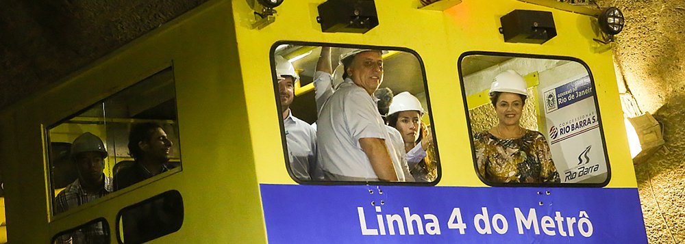 12-05-2015; Rio de Janeiro; Governador Luiz Fernando Pezão, a presidente Dilma Rousseff e o prefeito Eduardo Paes na visita à travessia do túnel de conexão entre São Conrado e Barra na Linha 4 do Metrô; 

Foto: Shana Reis/ GERJ