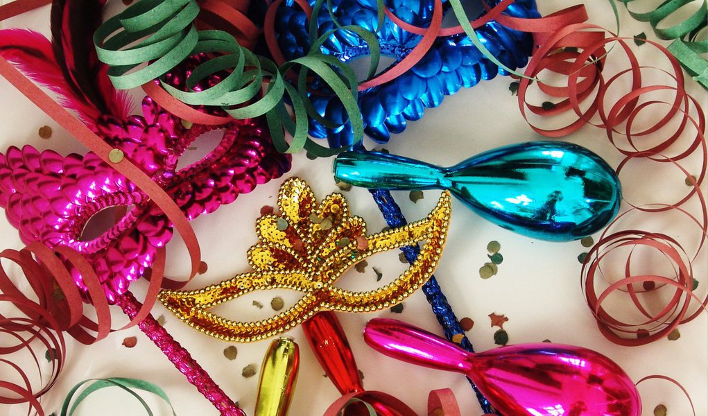 Pela relevância do gênero musical nascido na cidade do Rio de Janeiro que se popularizou em todo o país e por causa do legado musical dos artistas que contribuíram para a construção da identidade carioca e nacional, a partir desta sexta-feira 6 a marchinha de carnaval é considerada Patrimônio Cultural de Natureza Imaterial