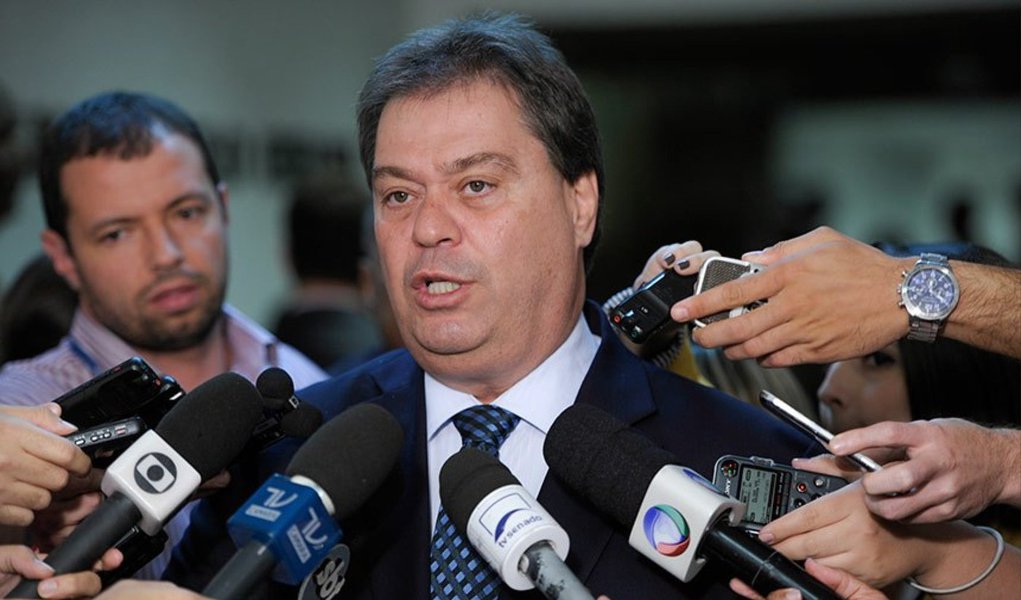 "O veto é quase certo. Podemos até tentar reverter essa tendência, mas o Ministério da Fazenda vai orientar em sentido contrário, já que o momento é muito difícil", disse o senador Gim Argello (PTB-DF)