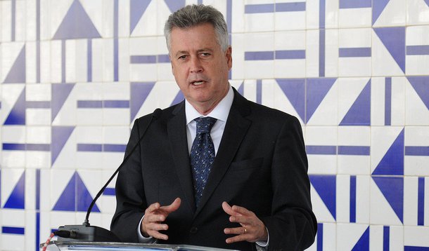 Polícia Civil investiga o vazamento de áudios de uma reunião entre o governador Rodrigo Rollemberg, secretários e parlamentares no dia 14 de maio; é que informa o governo do Distrito Federal; na gravação, deputados distritais cobravam do governador cargos na administração; em nota, o GDF diz condenar "veementemente o vazamento” e informou que os áudios foram editados e tirados de contexto
 