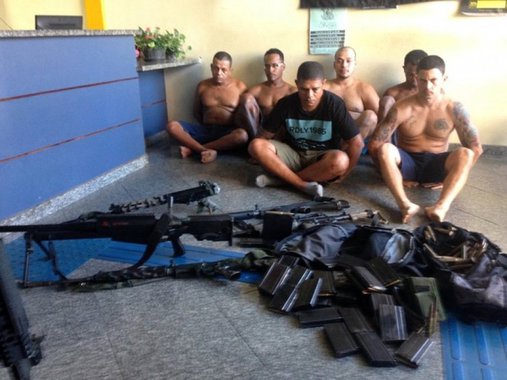 Justiça determinou que os traficantes Ricardo Chaves de Castro Lima, conhecido como Fu da Mineira; Claudio José de Souza Fontarigo, o Claudinho da Mineira; e Robson Aguiar de Oliveira, o Binho do Engenho, regridam cautelarmente para o regime fechado; Fu da Mineira tem duas condenações, por homicídio qualificado e associação para a prática de tráfico ilícito de entorpecente, totalizando 91 anos e 10 meses de prisão